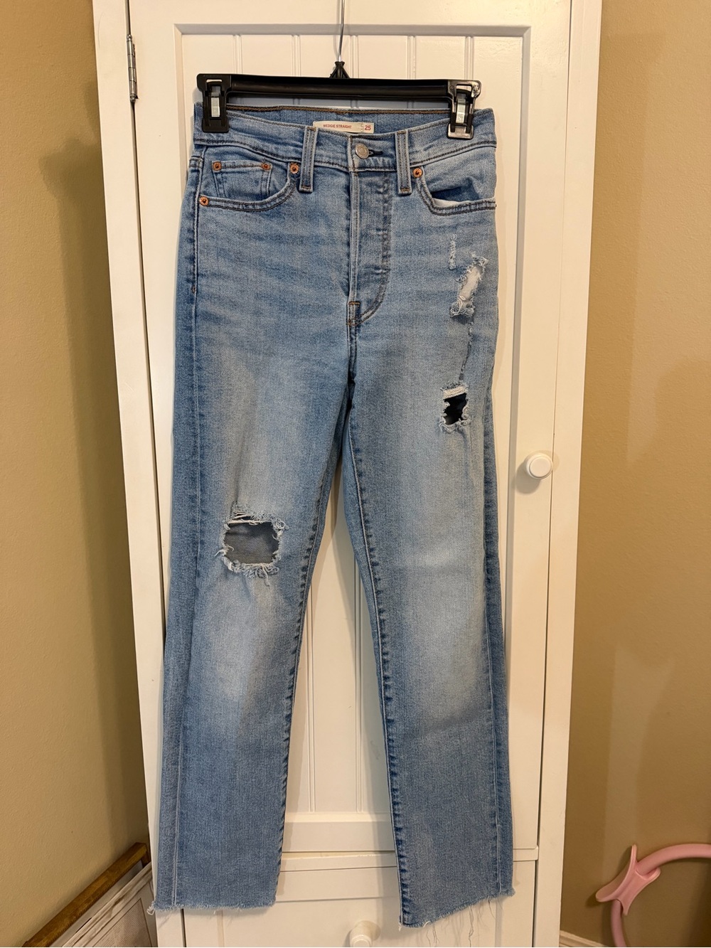 Levi’s Wedgie Straight High Rise Distressed Jeans Size 25